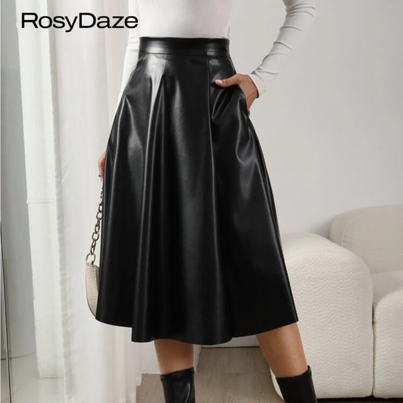 SHEIN Black A-Line Faux Leather Skirt - Picture 1 of 2